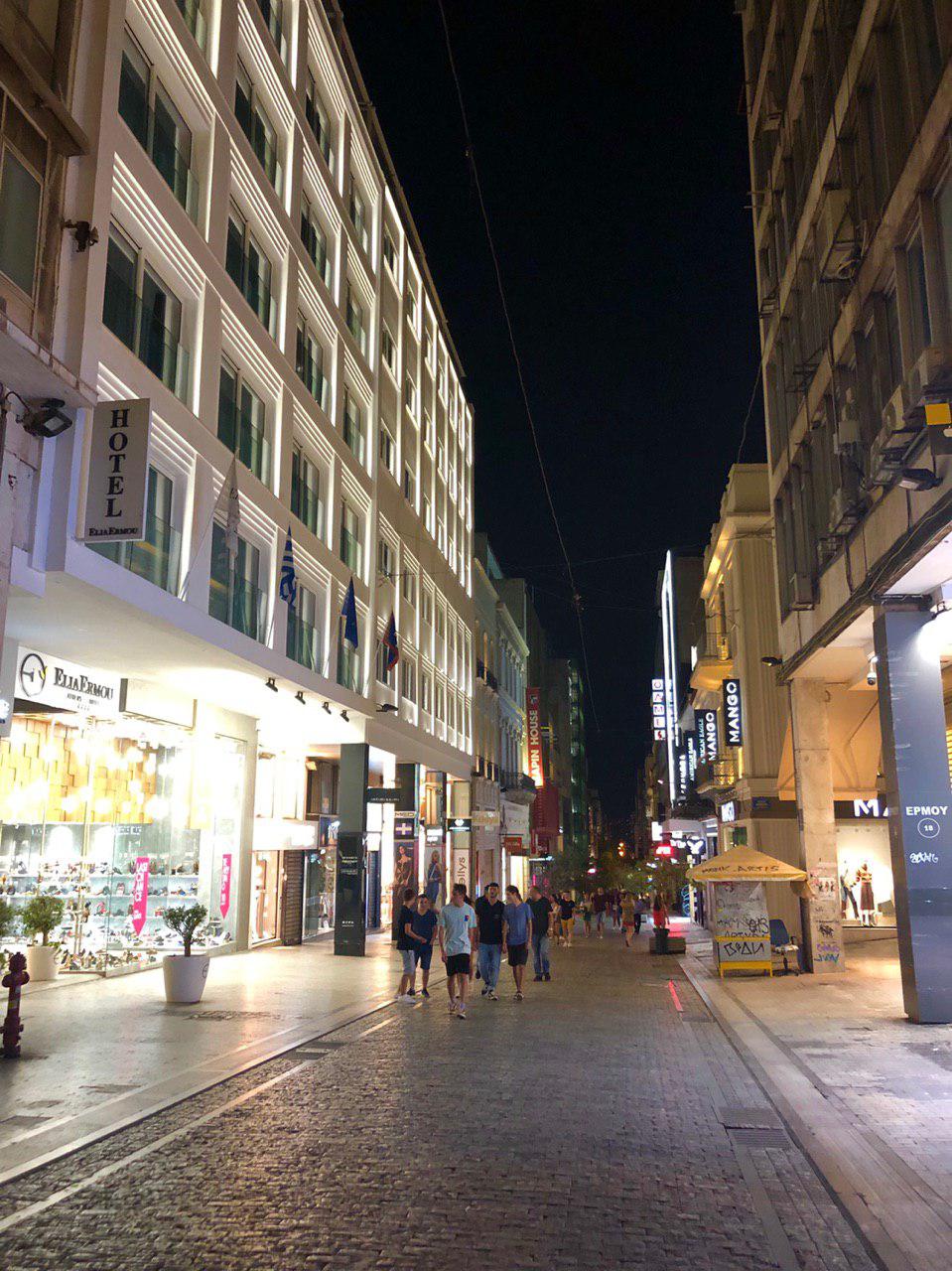 مرکز خرید برند های معروف جهان -syntagma,squere